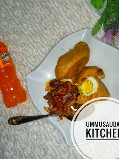 A picture of Moimoi with lamb sauce.