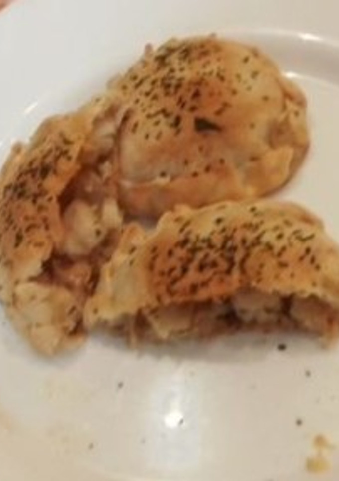 Una foto de Empanadillas de pollo y cebolla caramelizada