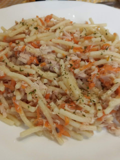 Una foto de Fideos con zanahoria y atún