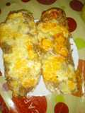 Panini de queso a las finas hierbas con atún a la piedra