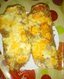 Panini de queso a las finas hierbas con atún a la piedra