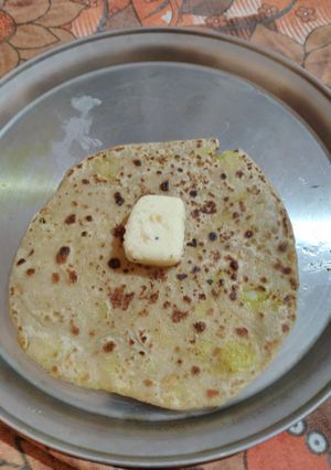 A picture of Aloo paratha.