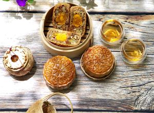 Hình của món Bánh Trung Thu Thập Cẩm Jam Bon Trứng Muối.