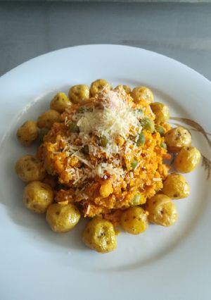 Una foto de Poteca de ahuyama con pollo y queso