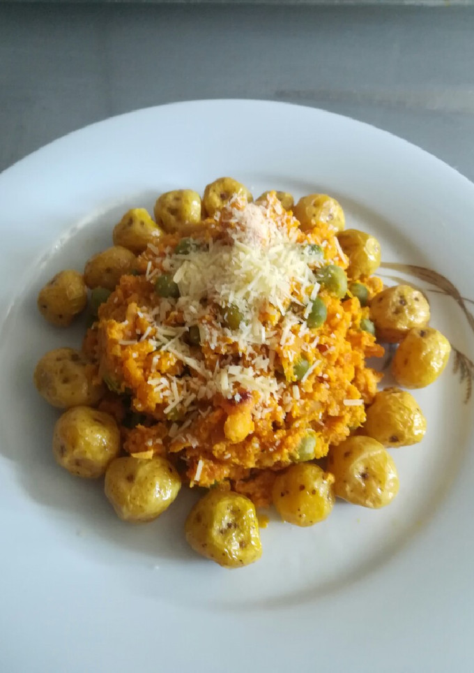 Una foto de Poteca de ahuyama con pollo y queso