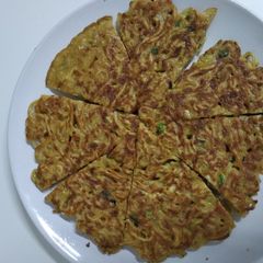 A picture of Martabak mie goreng.
