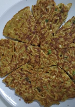 A picture of Martabak mie goreng.