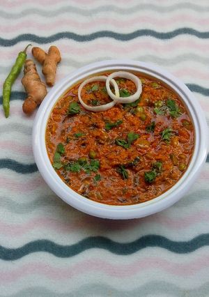 લિલી હળદર નું શાક રેસીપી મુખ્ય ફોટો