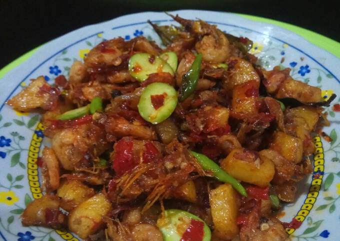 Wajib coba! Resep  bikin Sambel goreng udang kentang plus Pete untuk Lebaran dijamin nagih banget