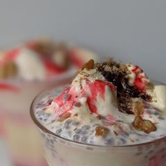 A picture of Rose custard falooda.