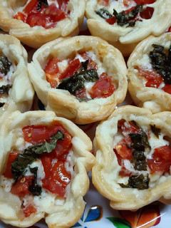 Una foto de Canastitas caprese
