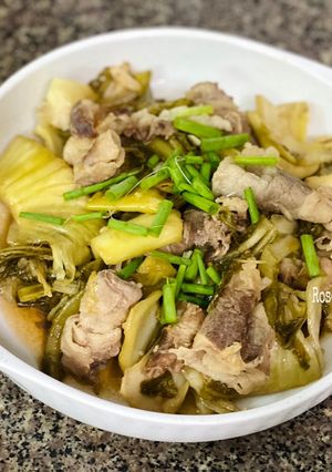 Hình của món Cải Chua Xào Ba Chỉ Bò.