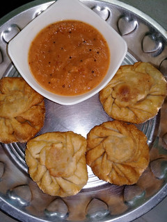 Fried wheat momos (Fried wheat momos recipe in tamil) செய்முறை முக்கிய புகைப்படம்
