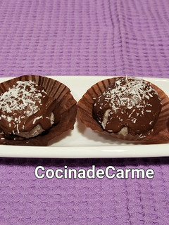 Una foto de Caprichos de coco, plátano y chocolate
