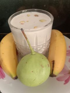બનાના પેર સ્મુધી (Banana Pear Smoothie Recipe In Gujarati) રેસીપી મુખ્ય ફોટો