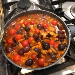 A picture of Aubergine, tomatoes and olives pasta sauce (vegan).