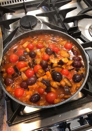 A picture of Aubergine, tomatoes and olives pasta sauce (vegan).