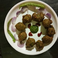 A picture of Spinach Dalvada.
