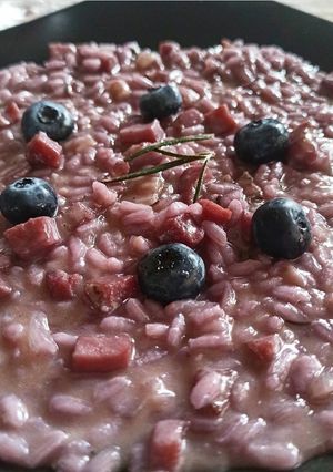 Foto di Risotto mirtilli e speck (di Antonio Voce @thevoiceoftaste)