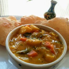 A picture of Aloo Besan curry.