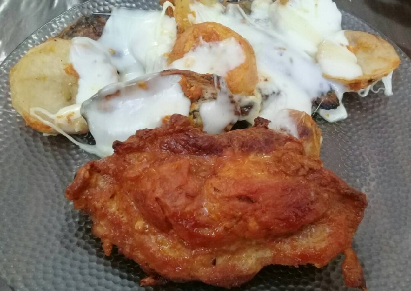 Carne de cerdo marinada con papas y batatas