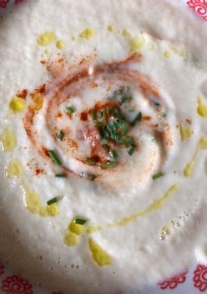 A picture of Garlic and cauliflower soup.