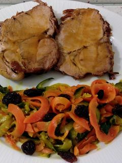 Una foto de Carne mechada y salteado de verduras