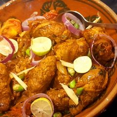 A picture of Chicken dum kabab.