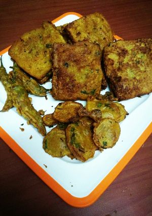A picture of Bread pakoda.