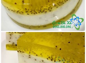 Hình của món Rau câu sữa chua, chanh dây & hạt chia.