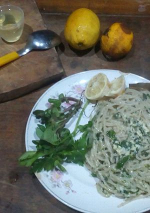 Una foto de Spaghetti con salsa de menta y perejil