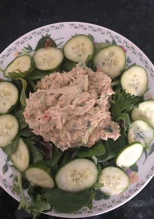 A picture of Avocado tuna salad.