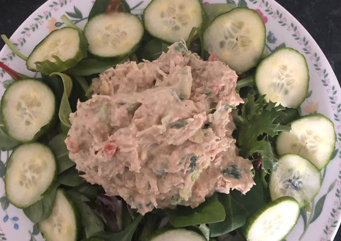 Avocado tuna salad