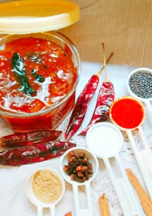 કાચી કેરી નો મેથંબો (Kachi Keri Methambo Recipe In Gujarati) રેસીપી મુખ્ય ફોટો