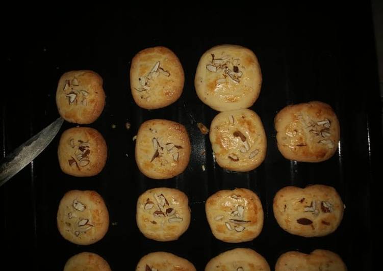 Simple Way to Make Perfect Almond cookies