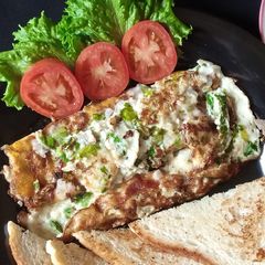 A picture of Cheesey Lettuce Omelette.