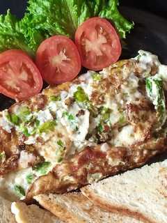 A picture of Cheesey Lettuce Omelette.