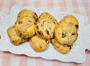 Una foto de crumble cookies