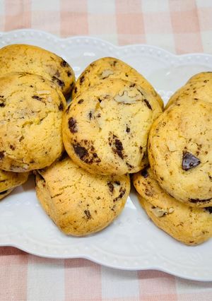 Una foto de Crumbl cookies de chocolate y nuez 💣