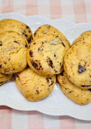 Una foto de Crumbl cookies de chocolate y nuez 💣