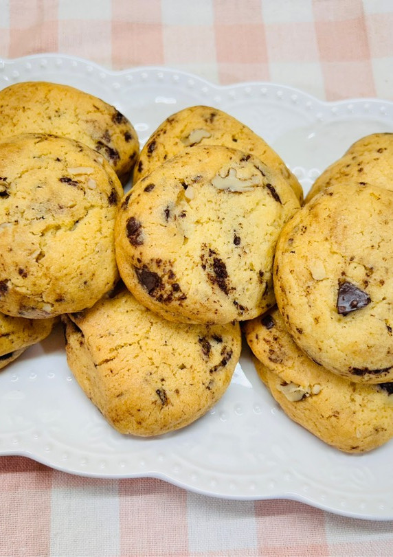Una foto de Crumbl cookies de chocolate y nuez 💣