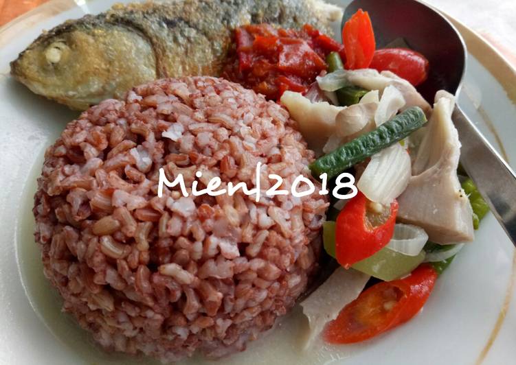Langkah Menyiapkan Nasi Merah+Lodeh Nangka+Bandeng Presto+Sambal yang Lezat Sekali