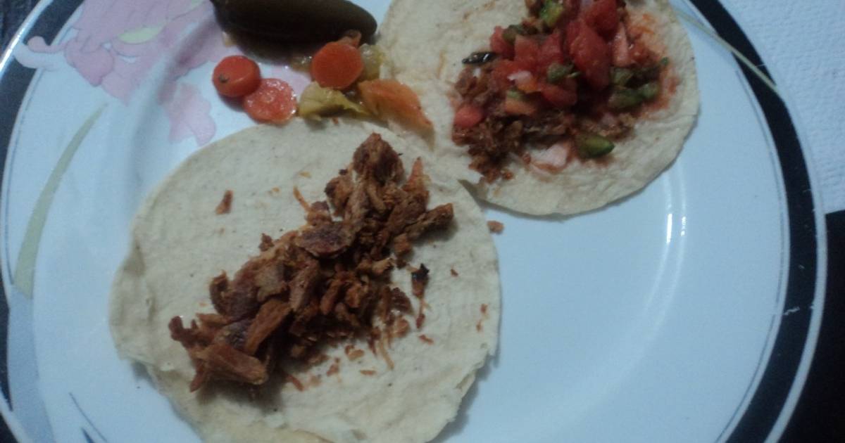 Tacos de chicharrón prensado fritito con salsa de jitomate D. Chole. México  Receta de MARTÍN GERARDO RAMÍREZ CORREA- Cookpad