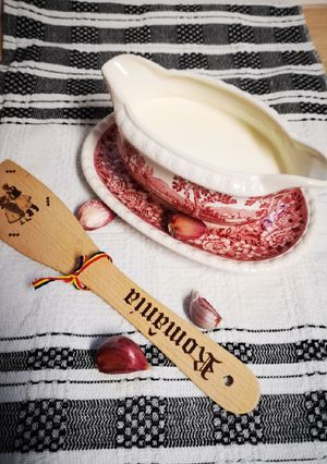 O poză a rețetei Mujdei de usturoi cu smântână.