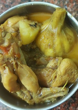 রসুন দিয়ে মুরগির ঝোল (Rasun diye murgir jhol recipe in Bengali) রেসিপির প্রধান ছবি