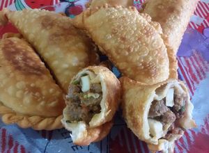 Una foto de Empanada de carne picada a cuchillo, a mi manera