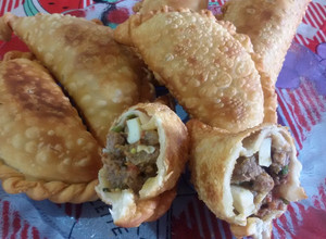 Una foto de Empanada de carne picada a cuchillo, a mi manera