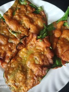 पालक पकोड़ा (Palak pakoda recipe in hindi) रेसिपी मुख्य फोटो
