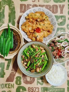 Hình của món Mâm cơm miền biển.