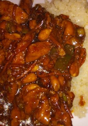Kínai mogyorós csirke karfiolrizzsel recept fotója